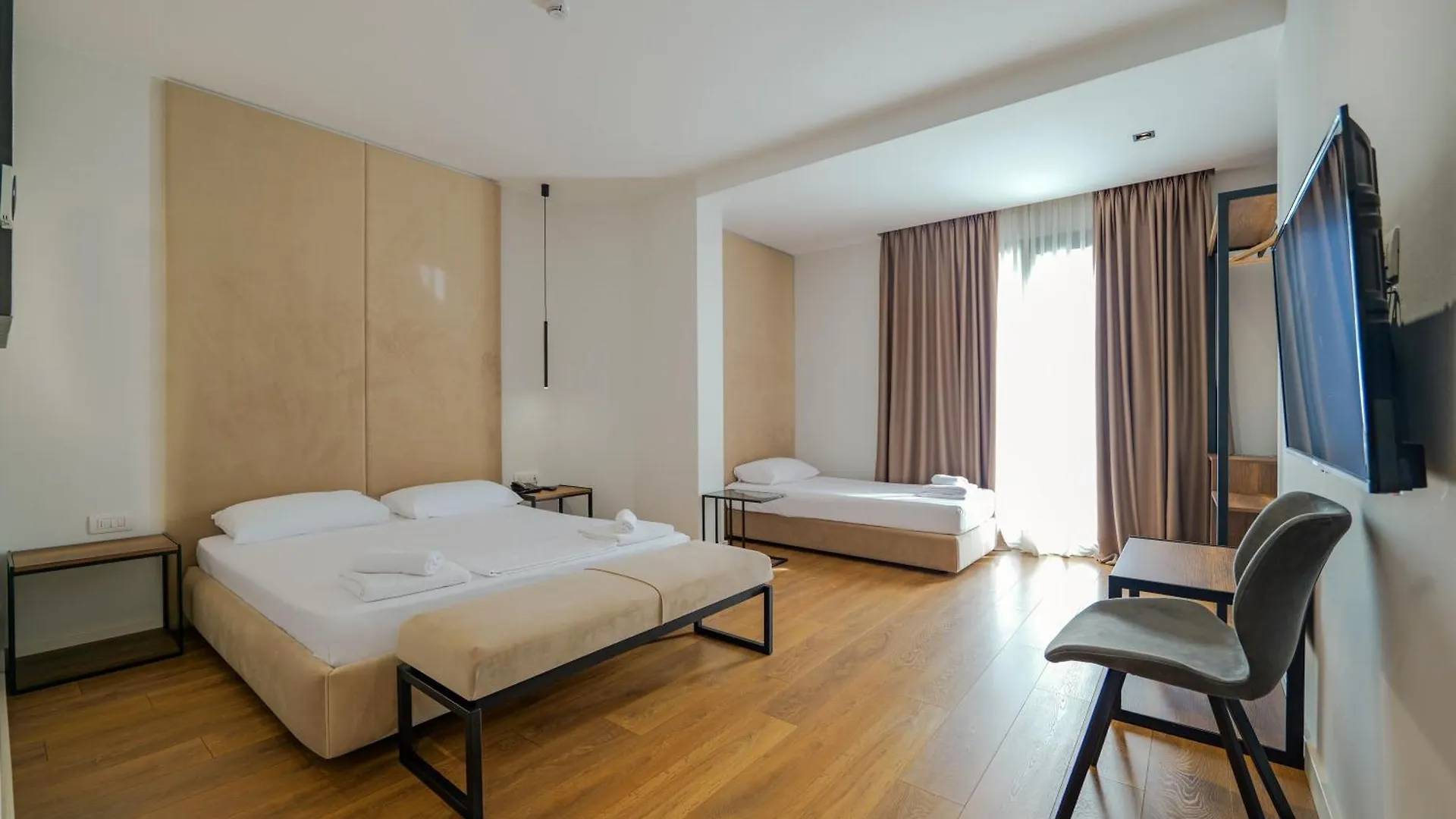 Hotel Central Vlore 4*,  Albania